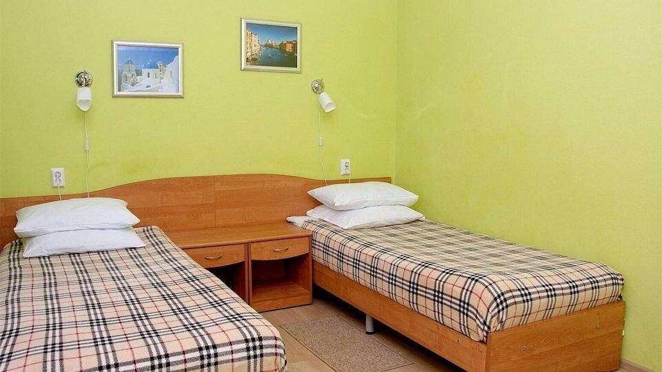 Номер эконом с 2 односпальными кроватями (без окна)